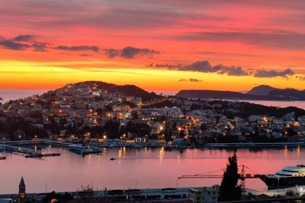 Walking Distance Old Town 120M2,Garden,View,Garage Daire Dubrovnik Dış mekan fotoğraf